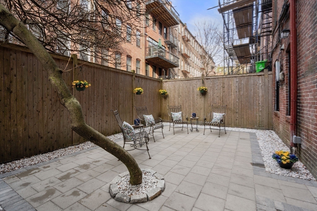 19 Cortes St # 11