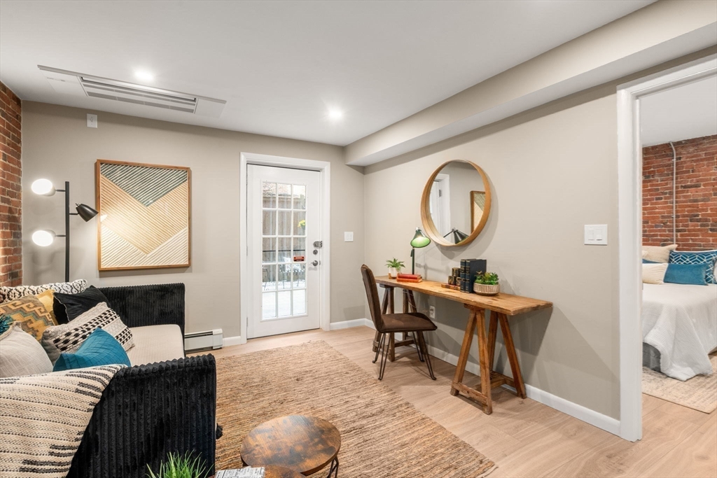 19 Cortes St # 11