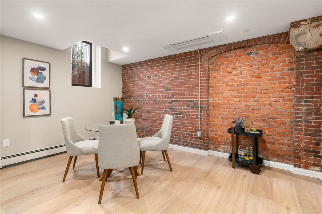 19 Cortes St # 11