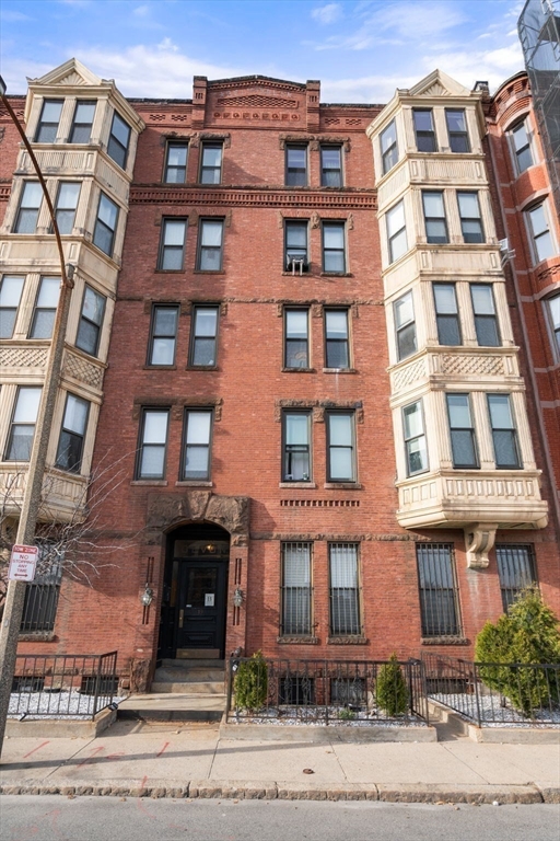 19 Cortes St # 11
