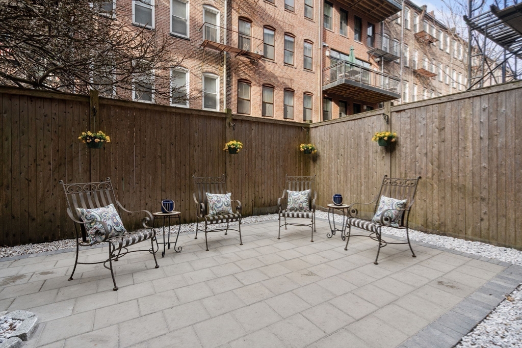 19 Cortes St # 11