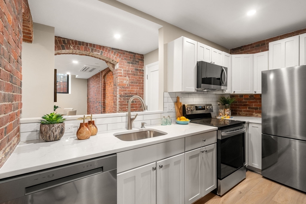 19 Cortes St # 11