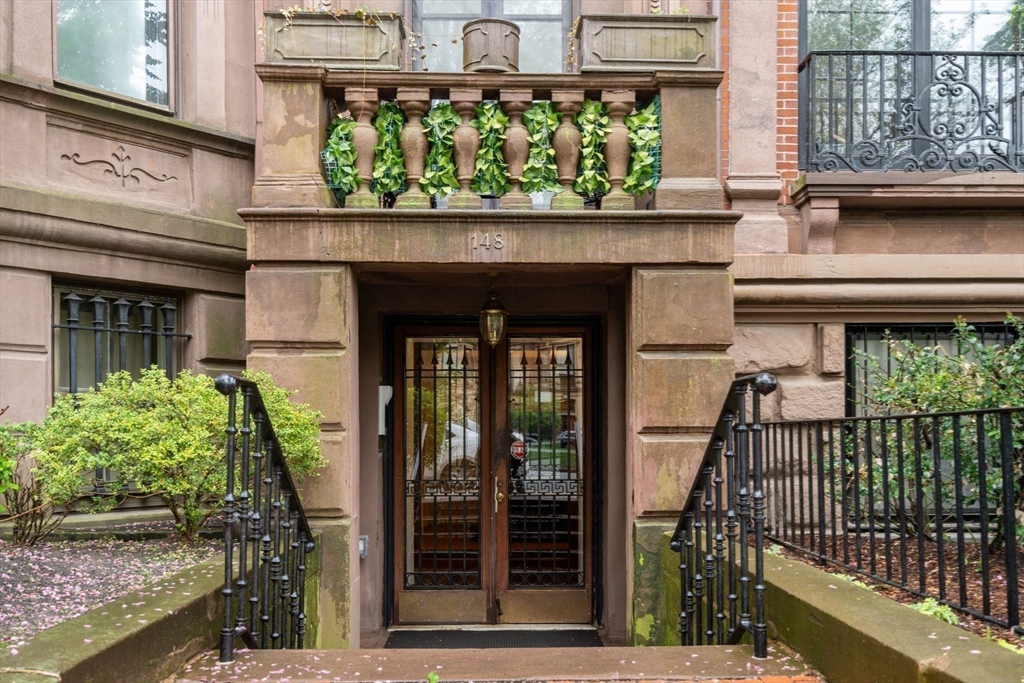 148 Commonwealth Ave # 301
