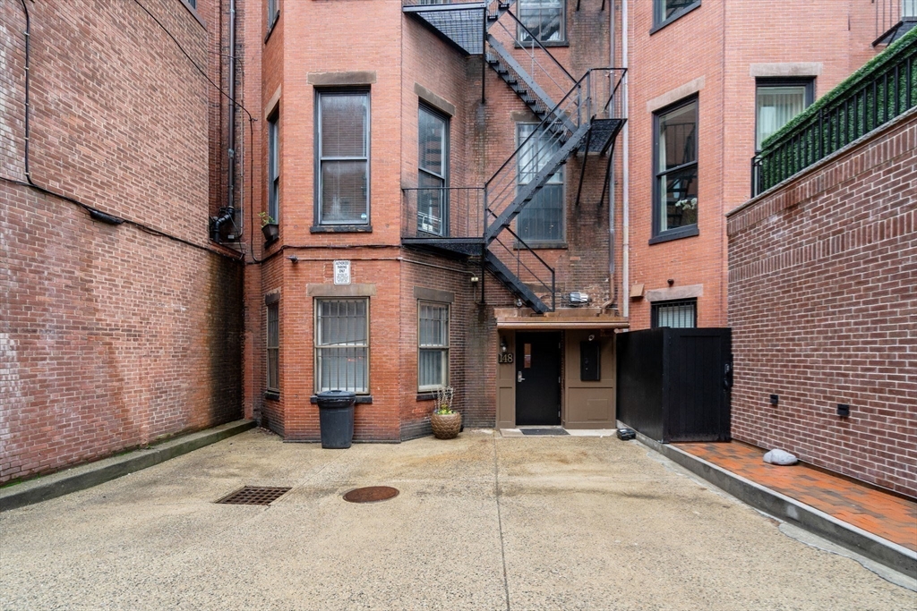 148 Commonwealth Ave # 301