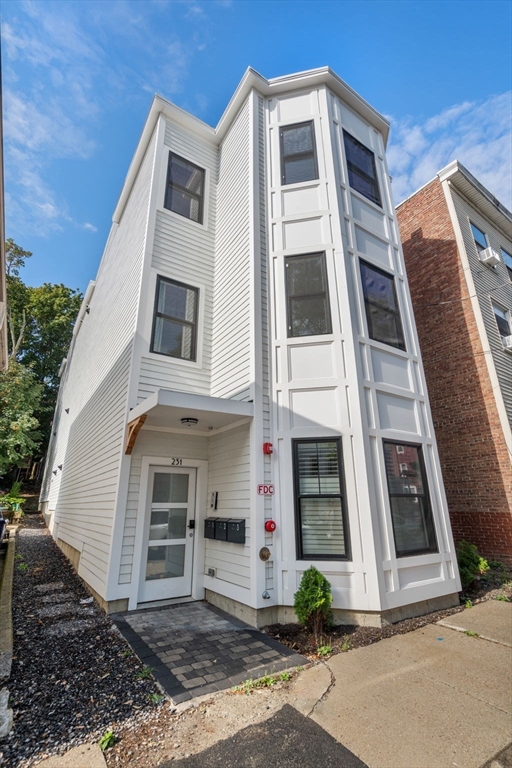 231 Everett # 1