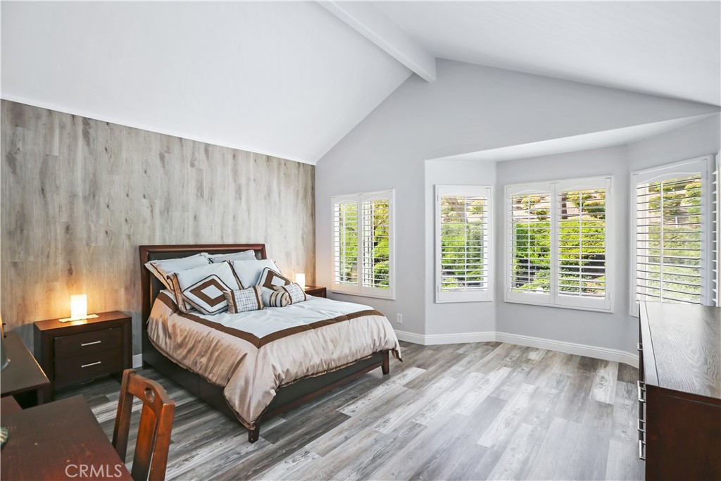33 Sepulveda
