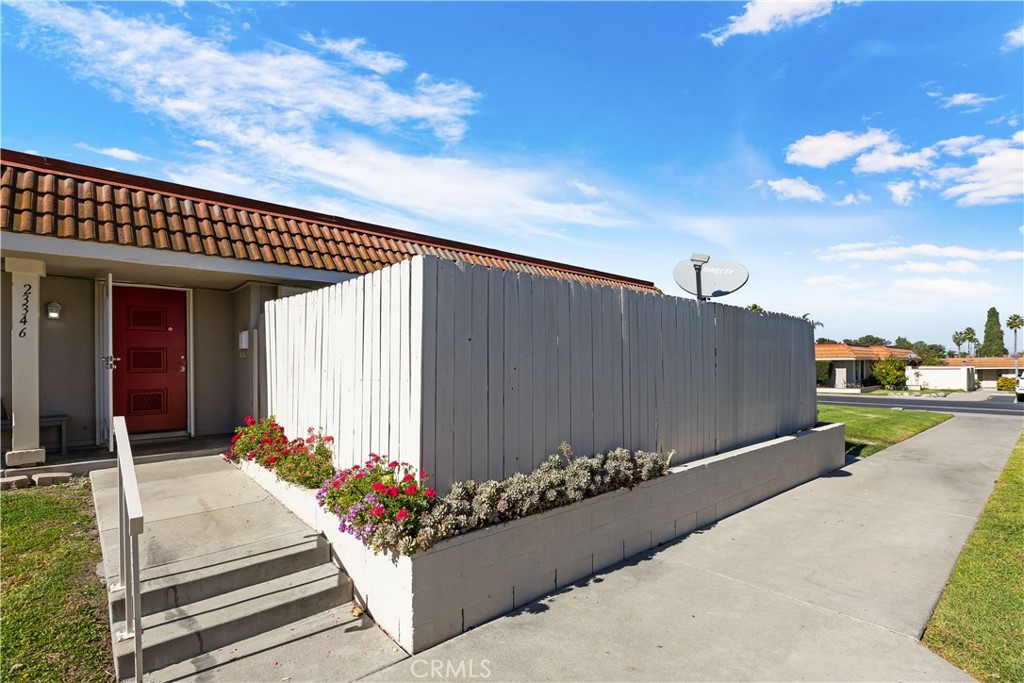 23346 Via San Martine