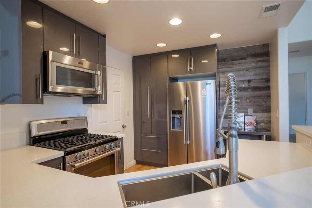 2 Mansera Place