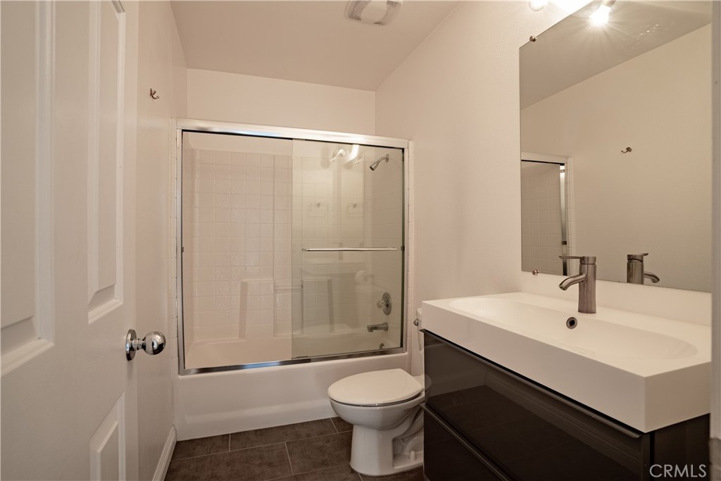 2 Mansera Place