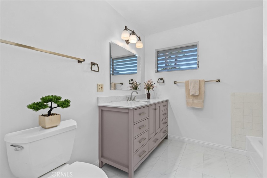 307 N Acacia A