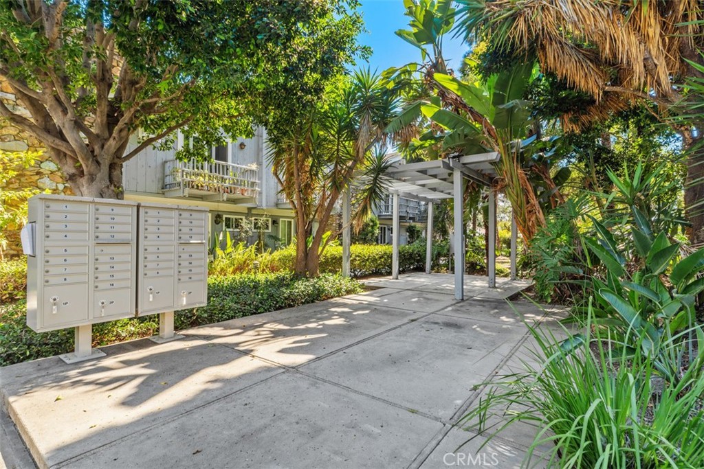307 N Acacia A