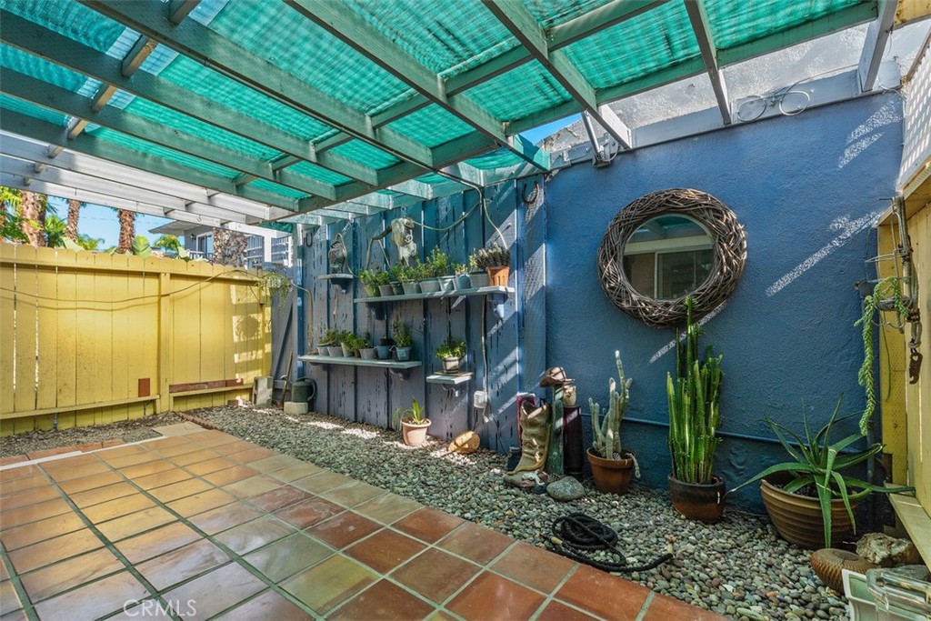 307 N Acacia A