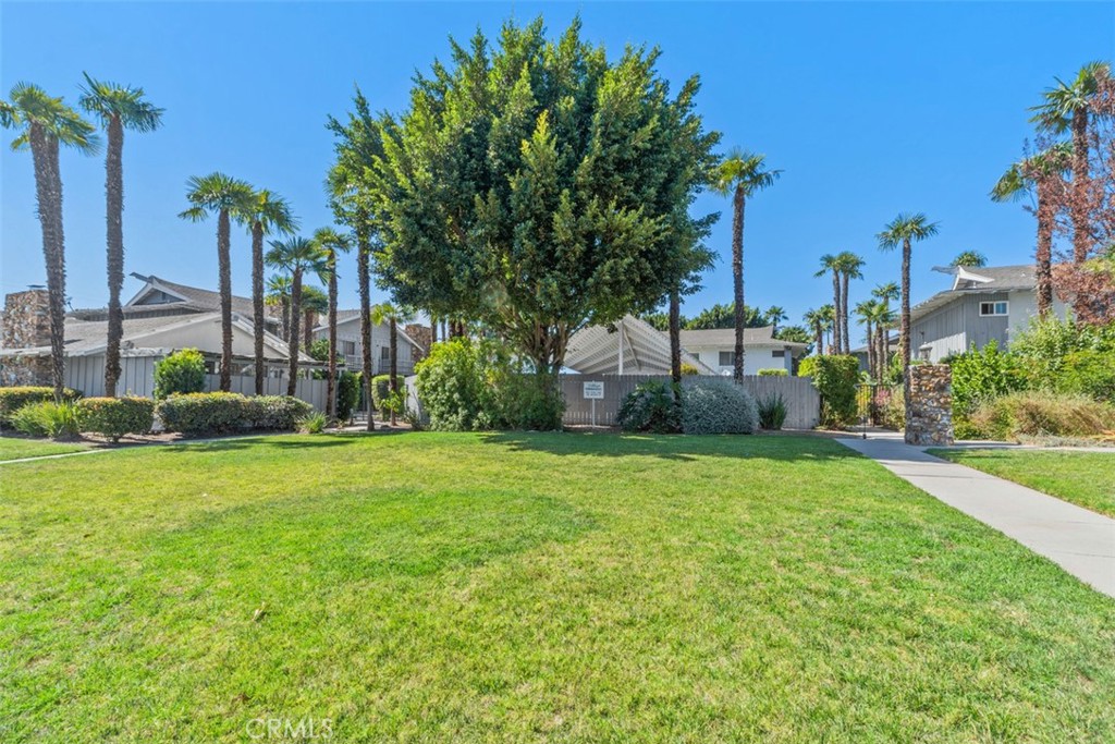 307 N Acacia A