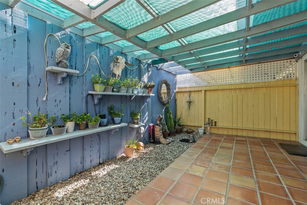 307 N Acacia A