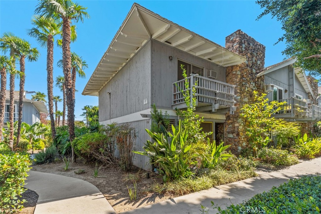 307 N Acacia A
