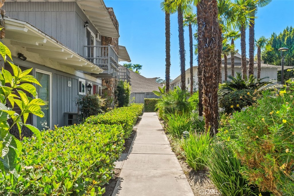 307 N Acacia A