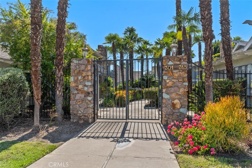 307 N Acacia A