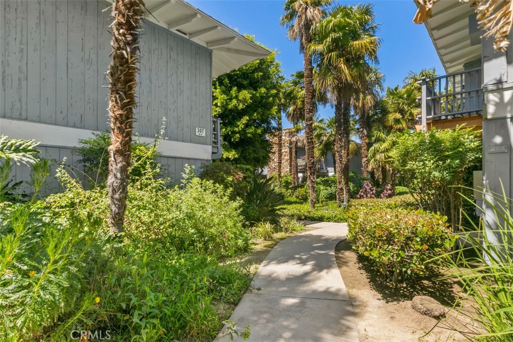 307 N Acacia A
