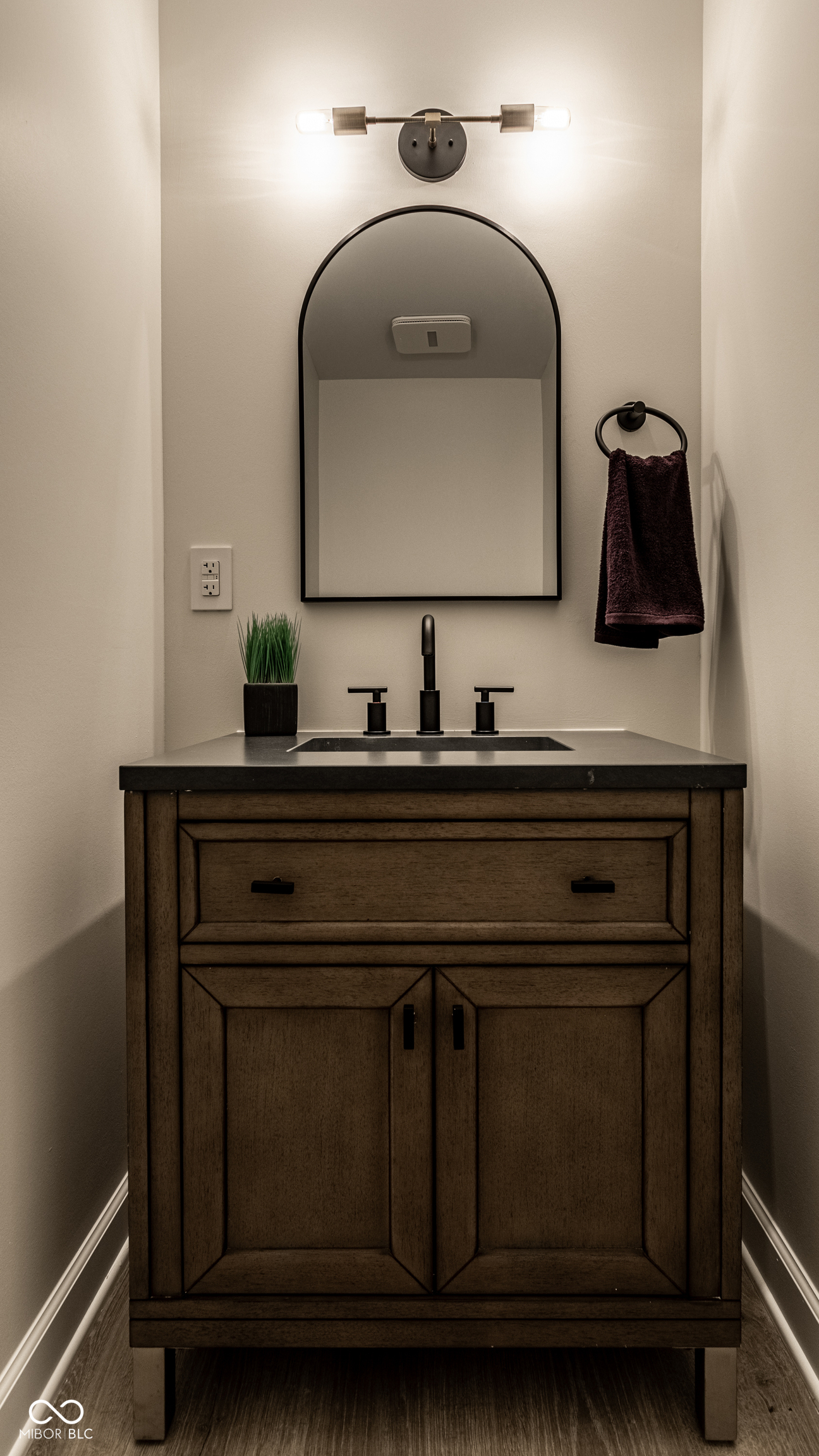 5708 Winthrop Avenue