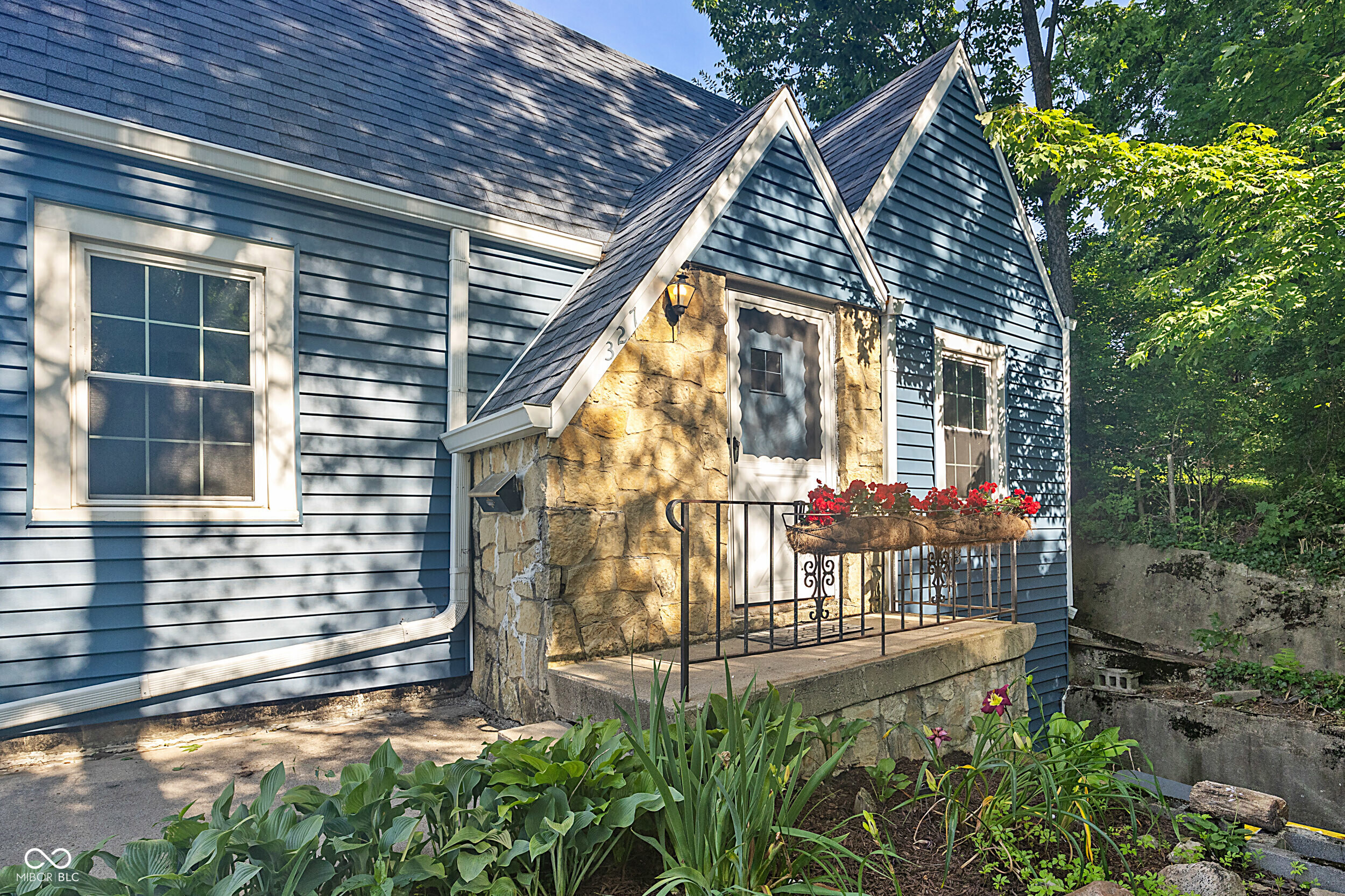 327 Central Avenue
