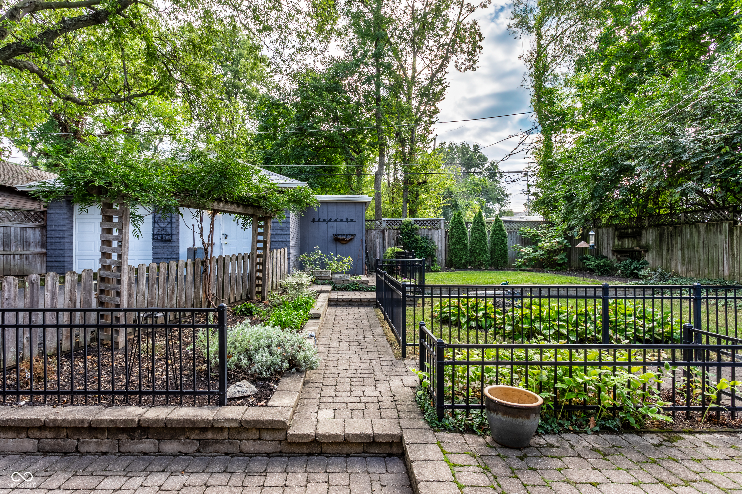 4923 Washington Boulevard