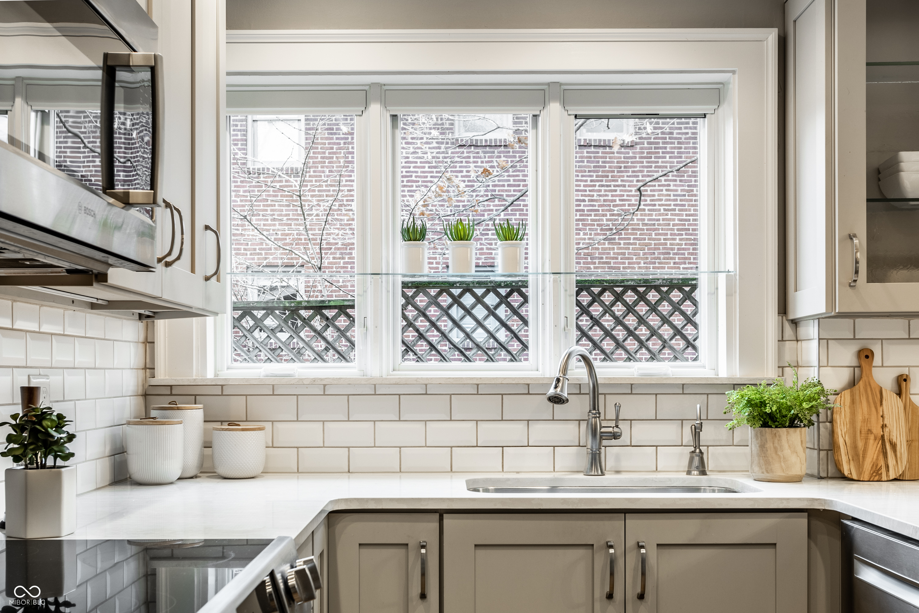 4923 Washington Boulevard