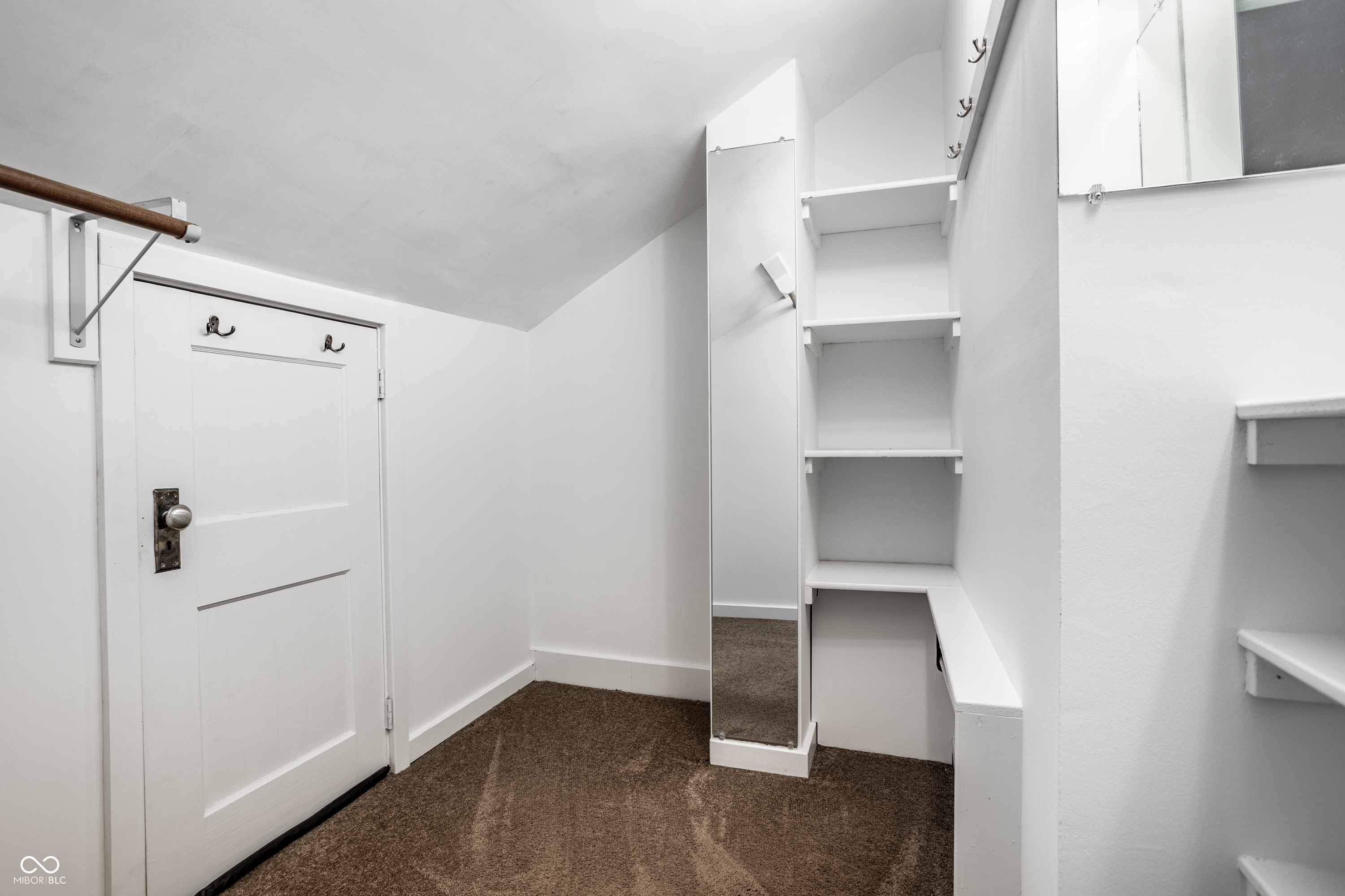 4923 Washington Boulevard