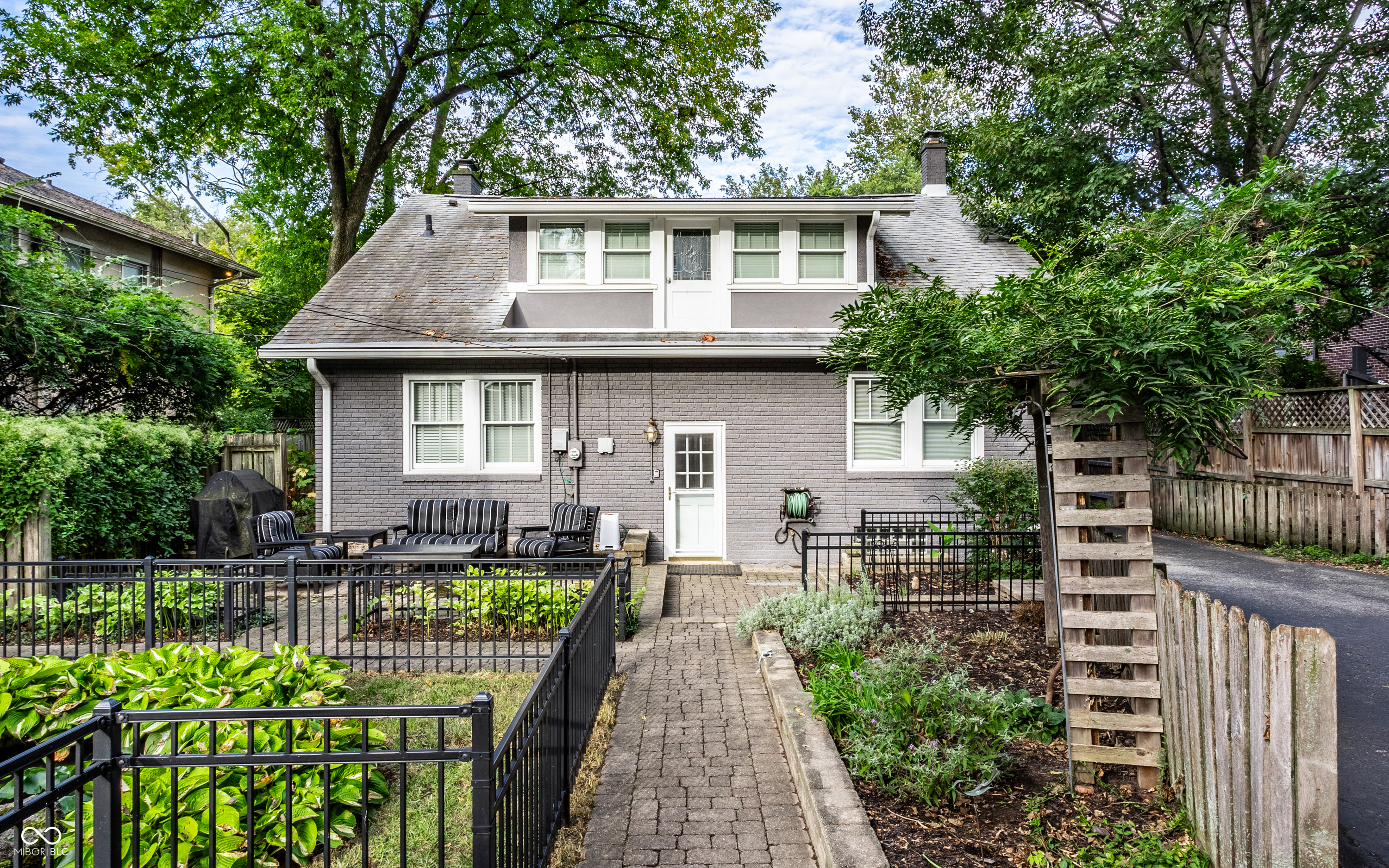 4923 Washington Boulevard