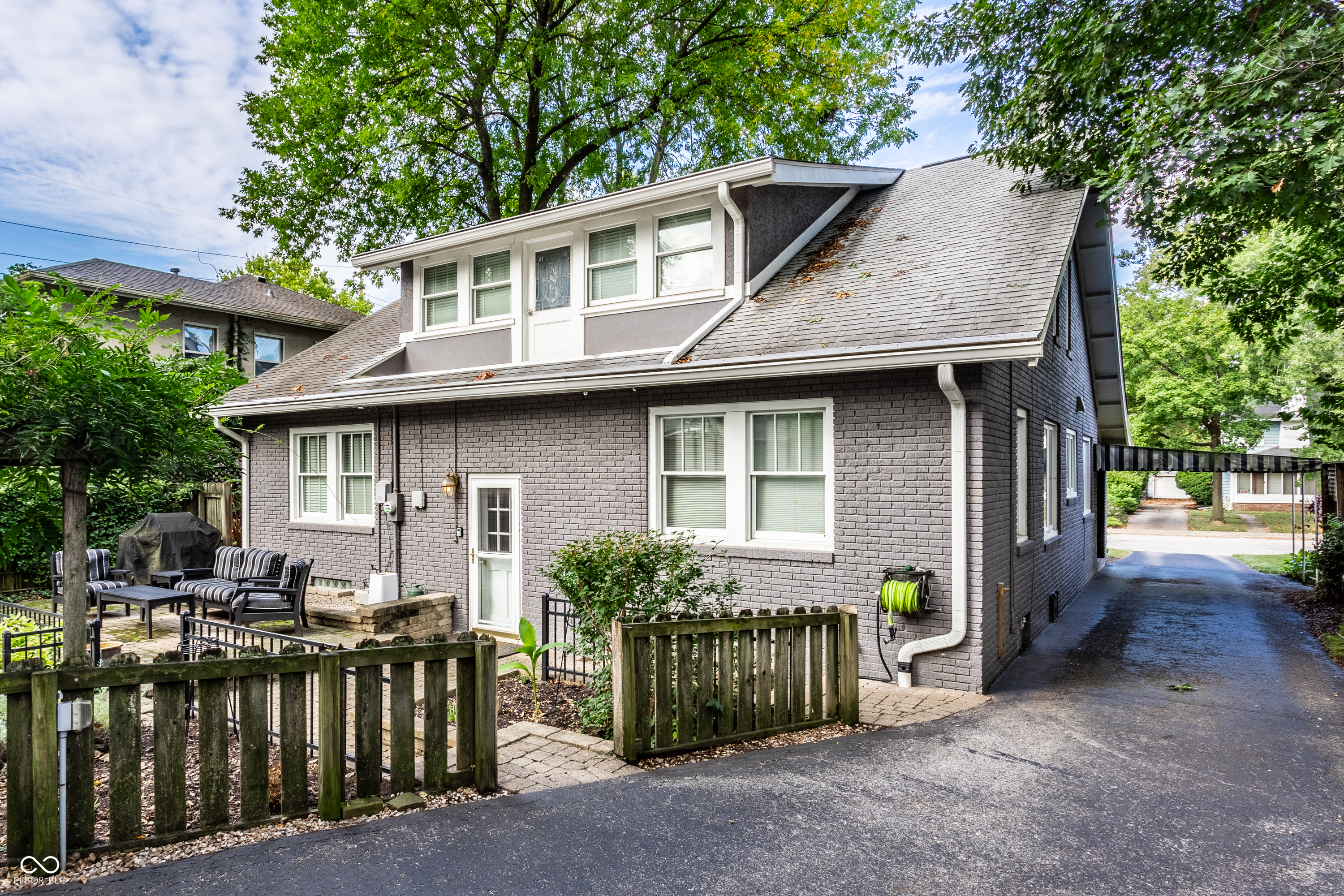 4923 Washington Boulevard