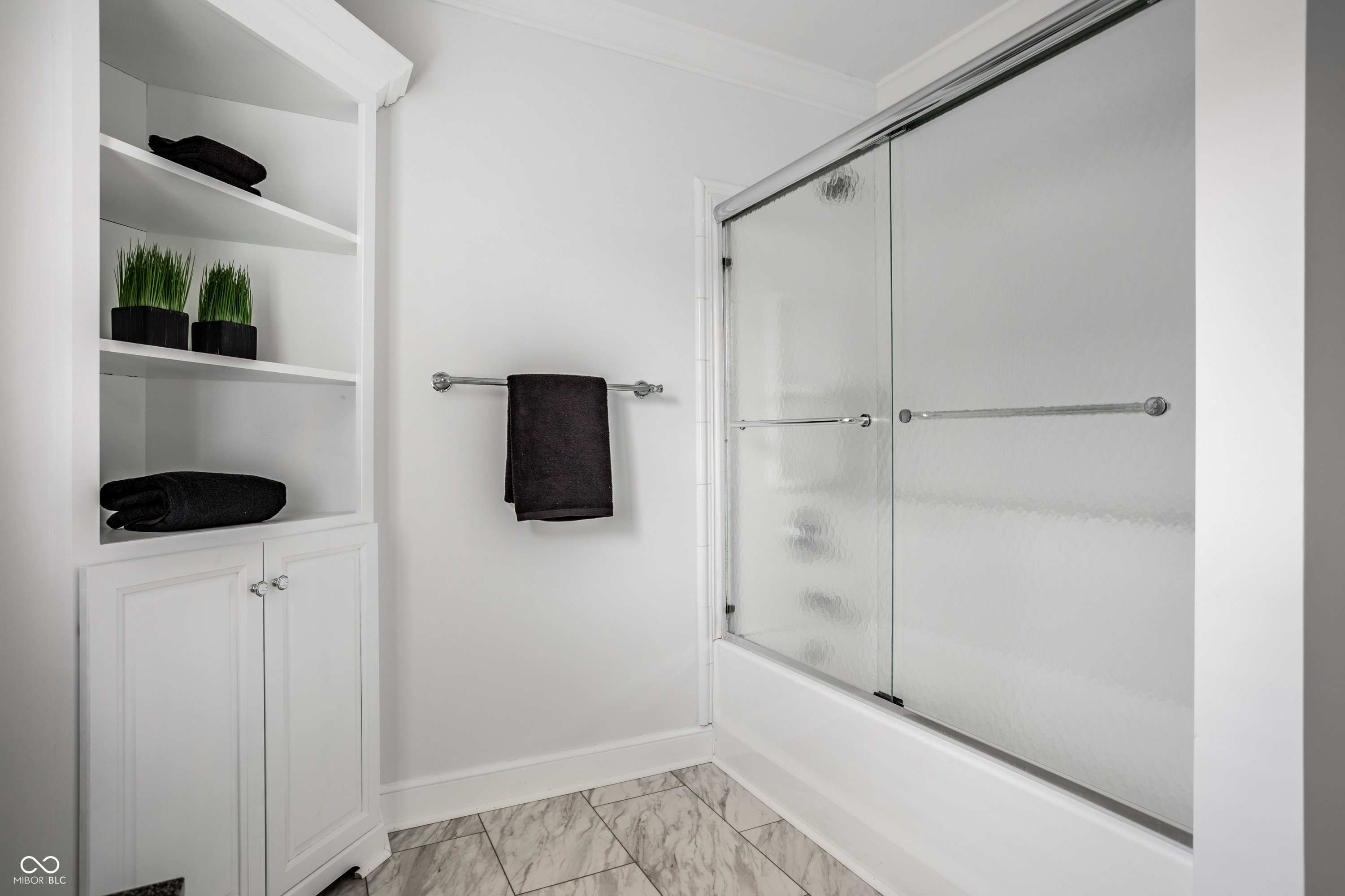 4923 Washington Boulevard