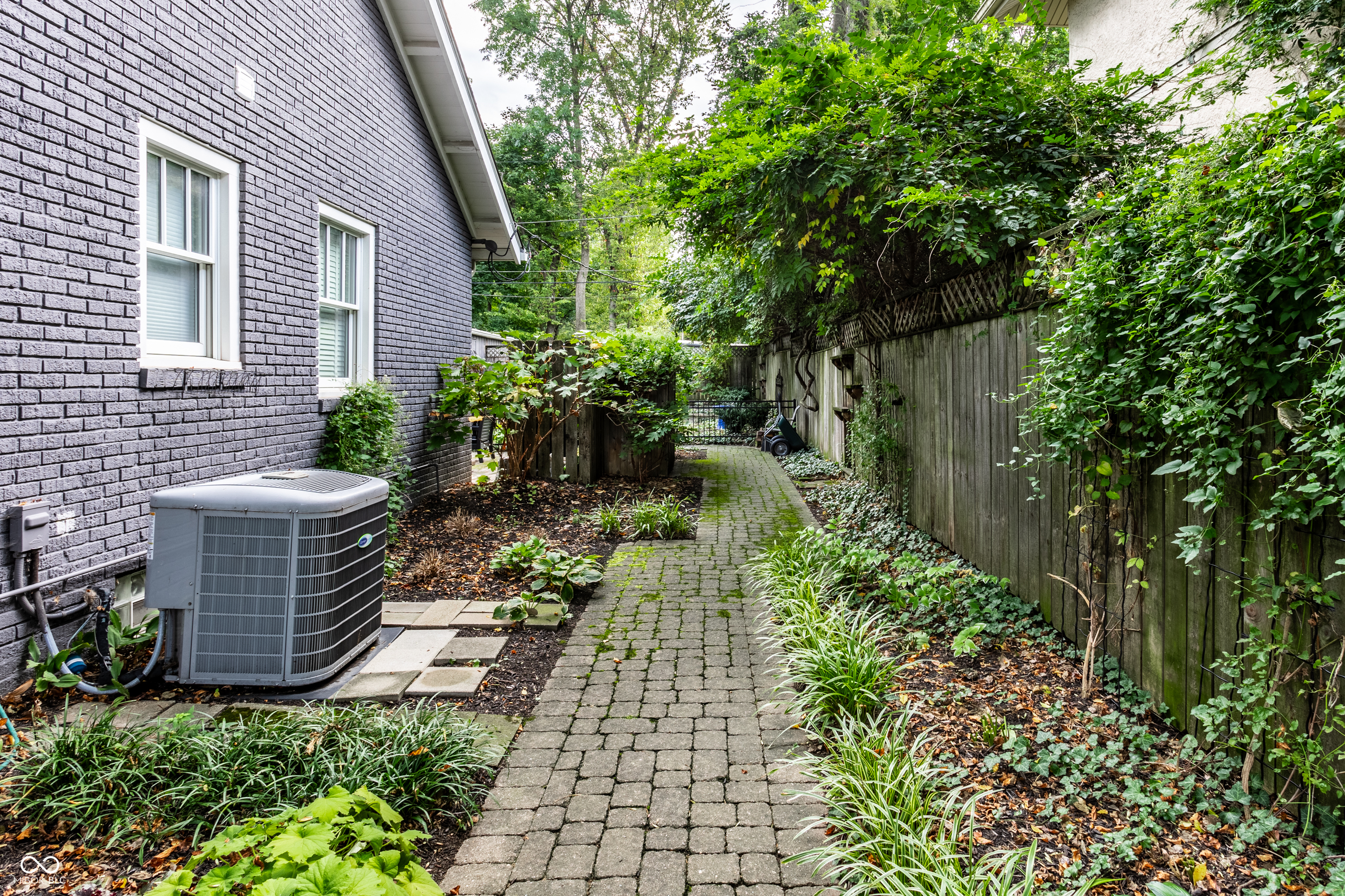 4923 Washington Boulevard