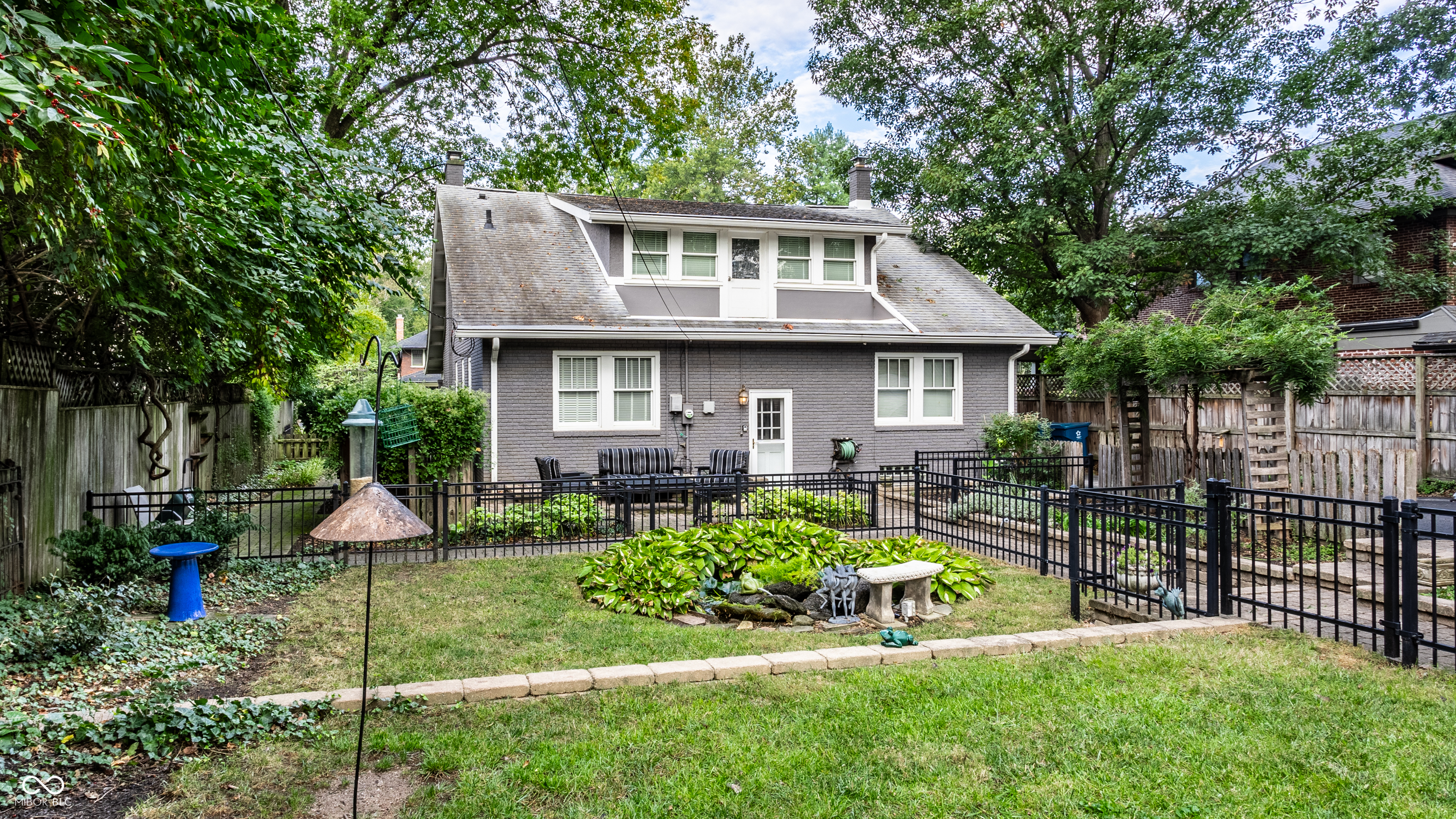 4923 Washington Boulevard