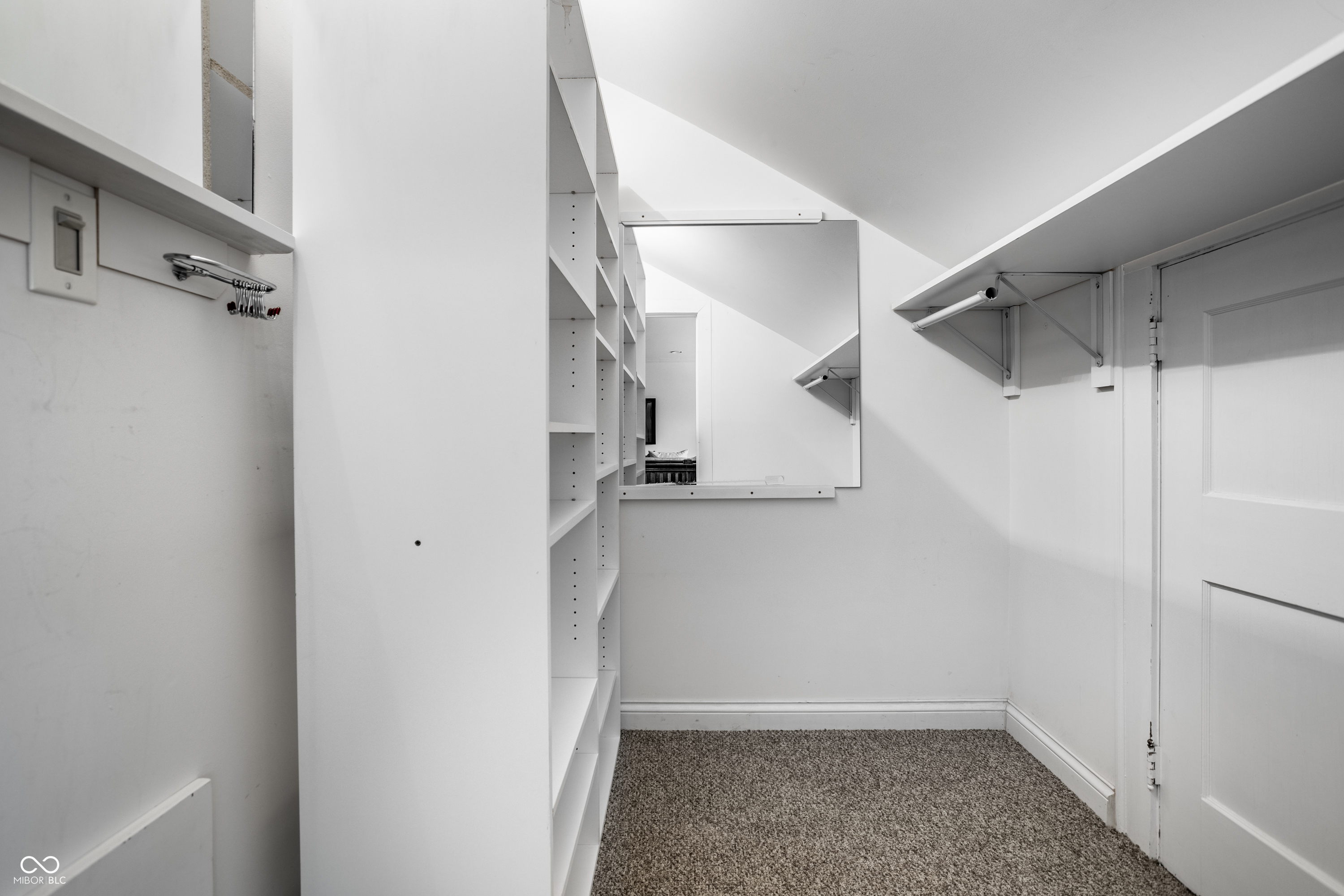 4923 Washington Boulevard