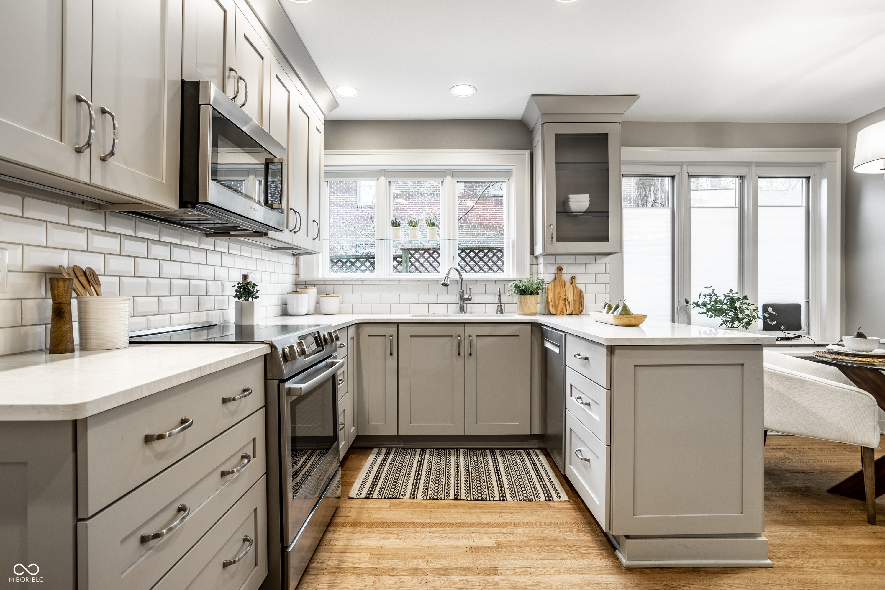 4923 Washington Boulevard