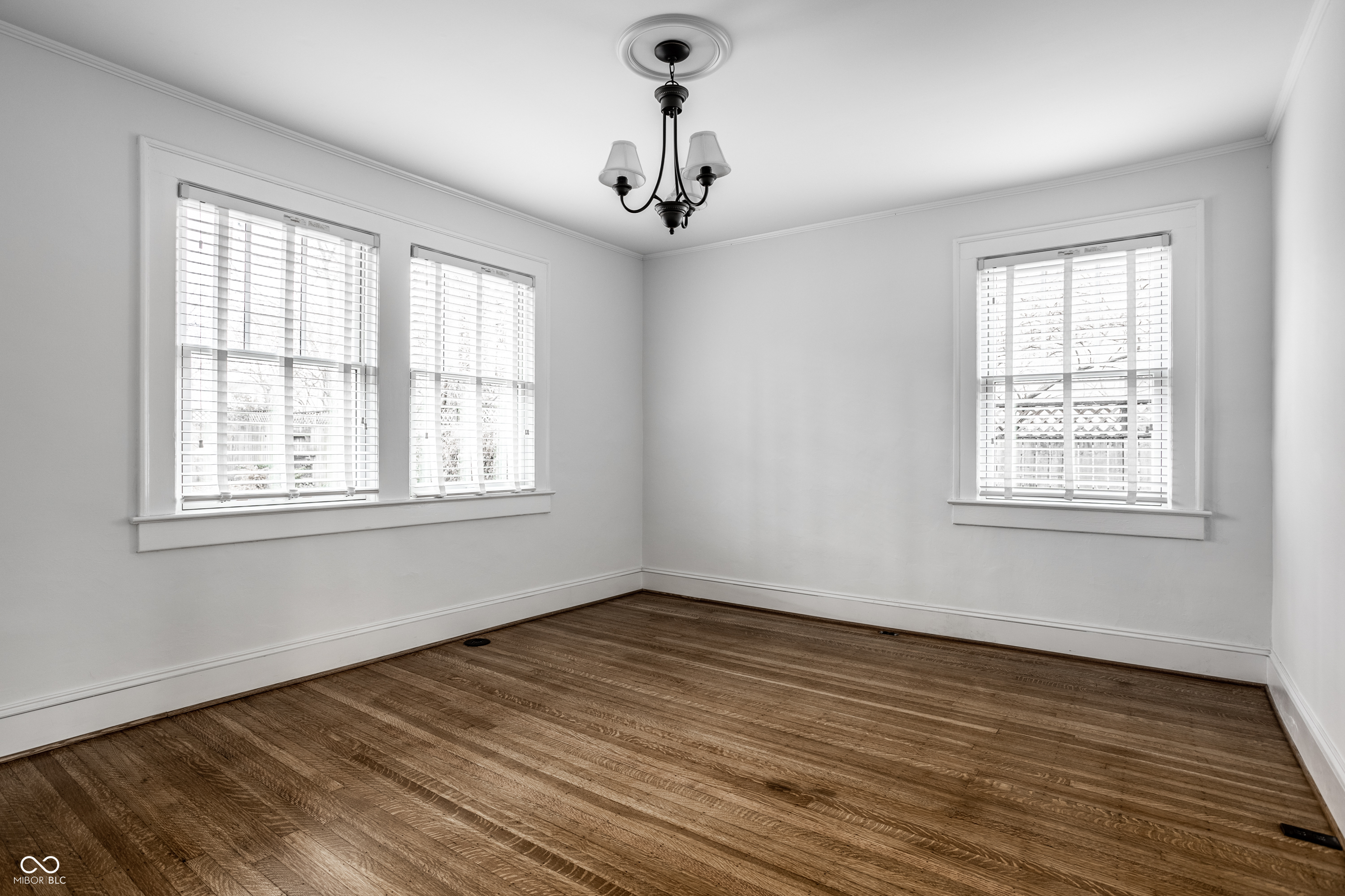 4923 Washington Boulevard