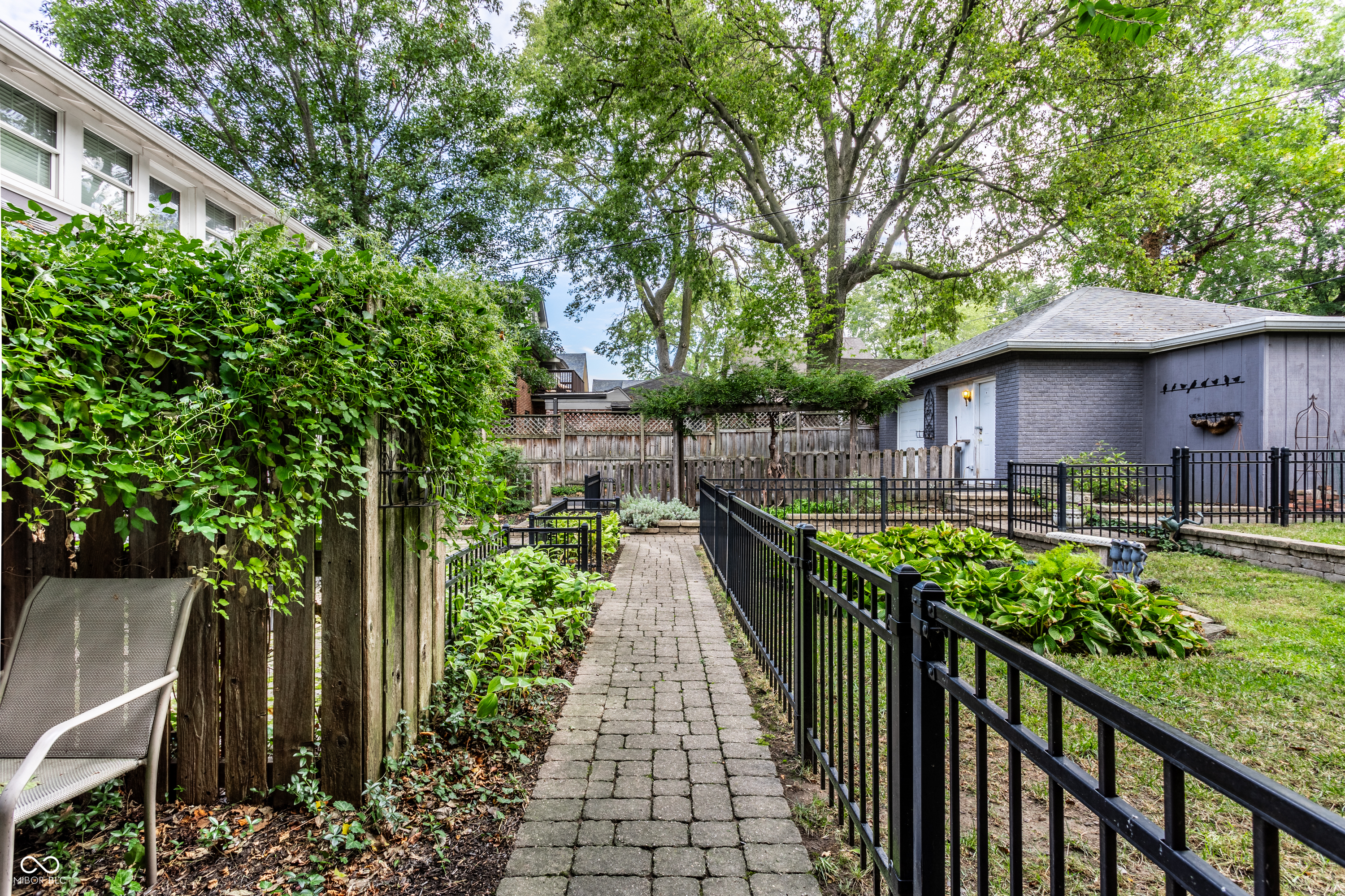 4923 Washington Boulevard