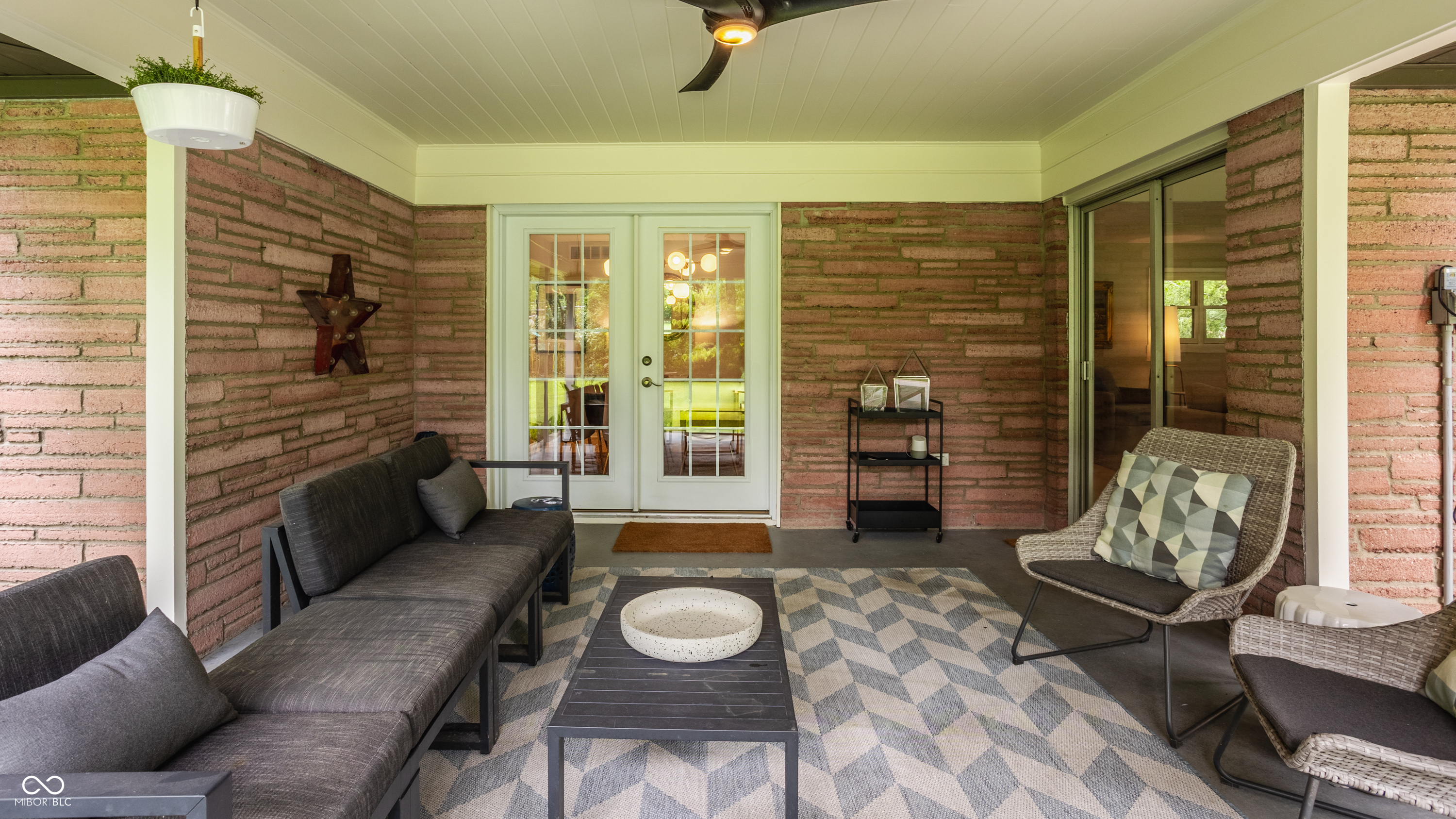 7887 Meadowbrook Drive