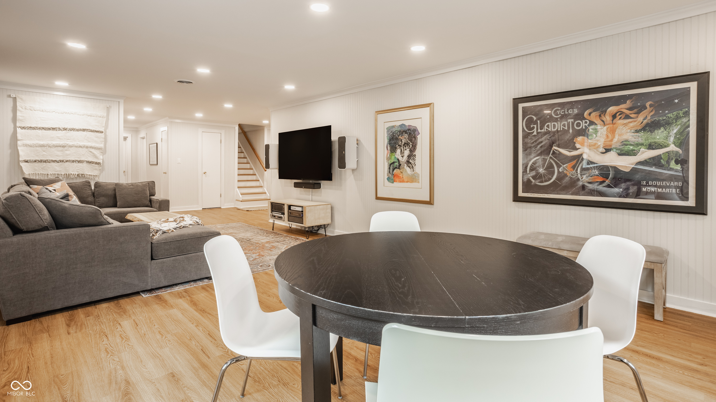 7887 Meadowbrook Drive