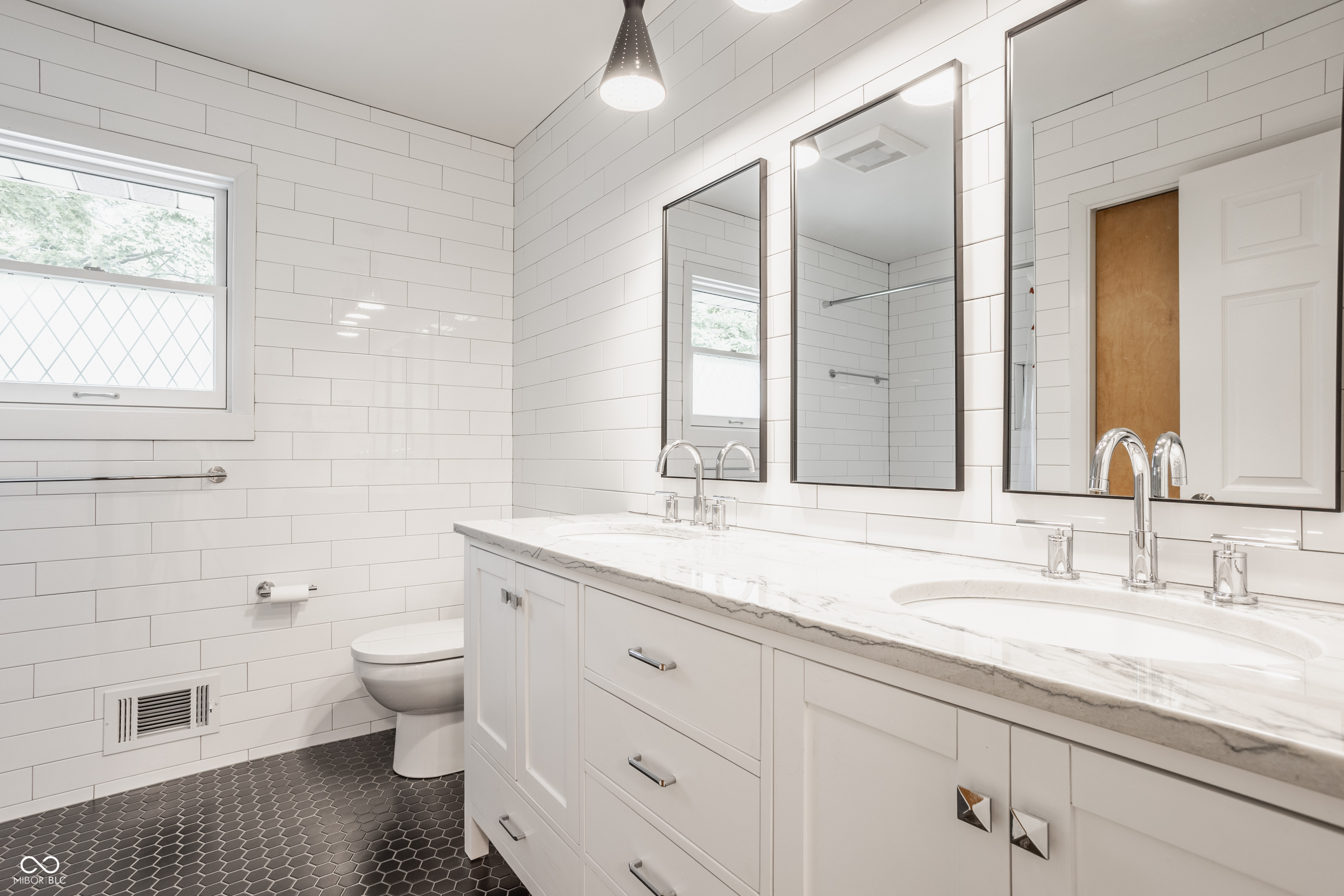 7887 Meadowbrook Drive