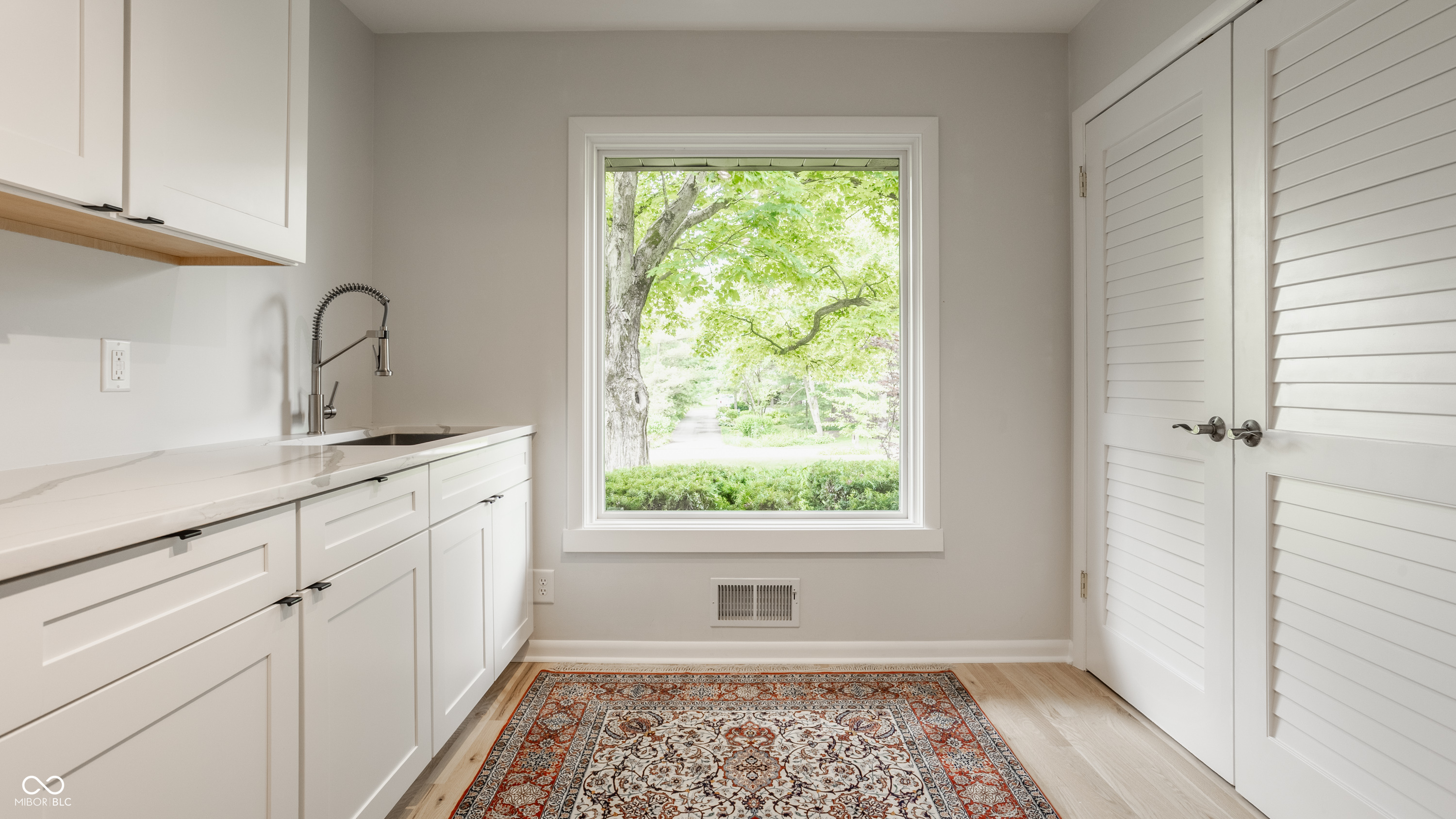 7887 Meadowbrook Drive