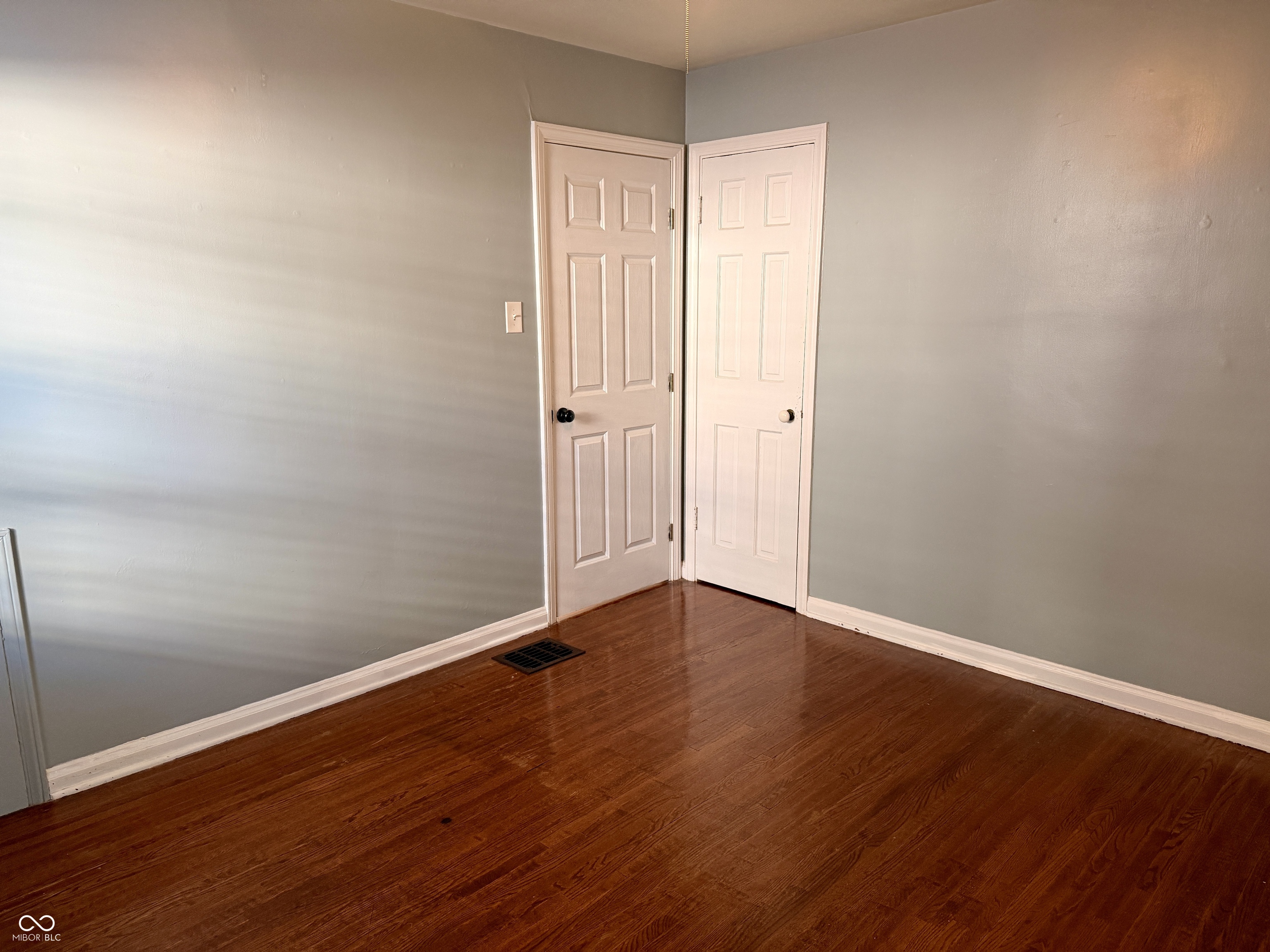1524 E 54th Street