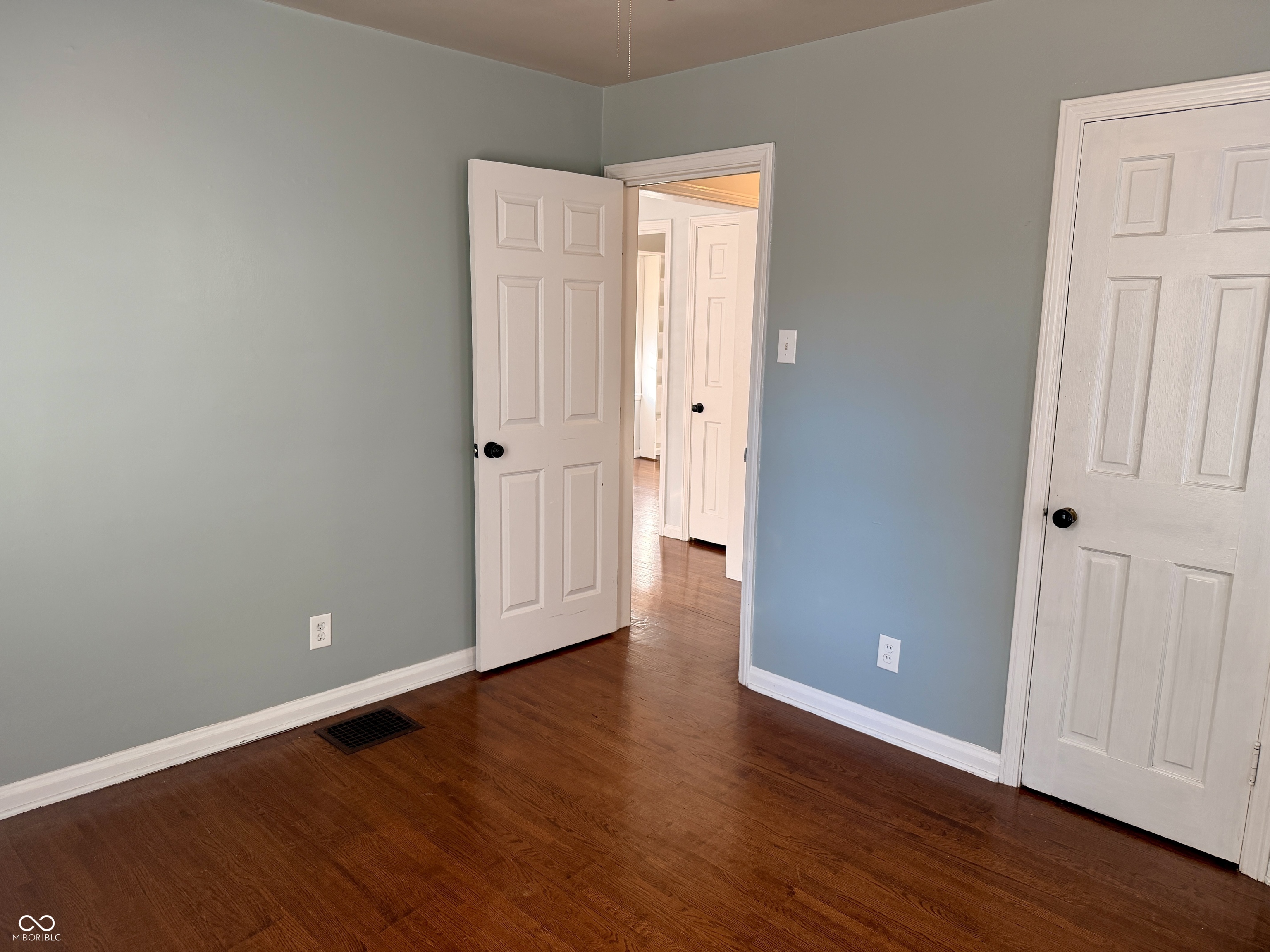1524 E 54th Street