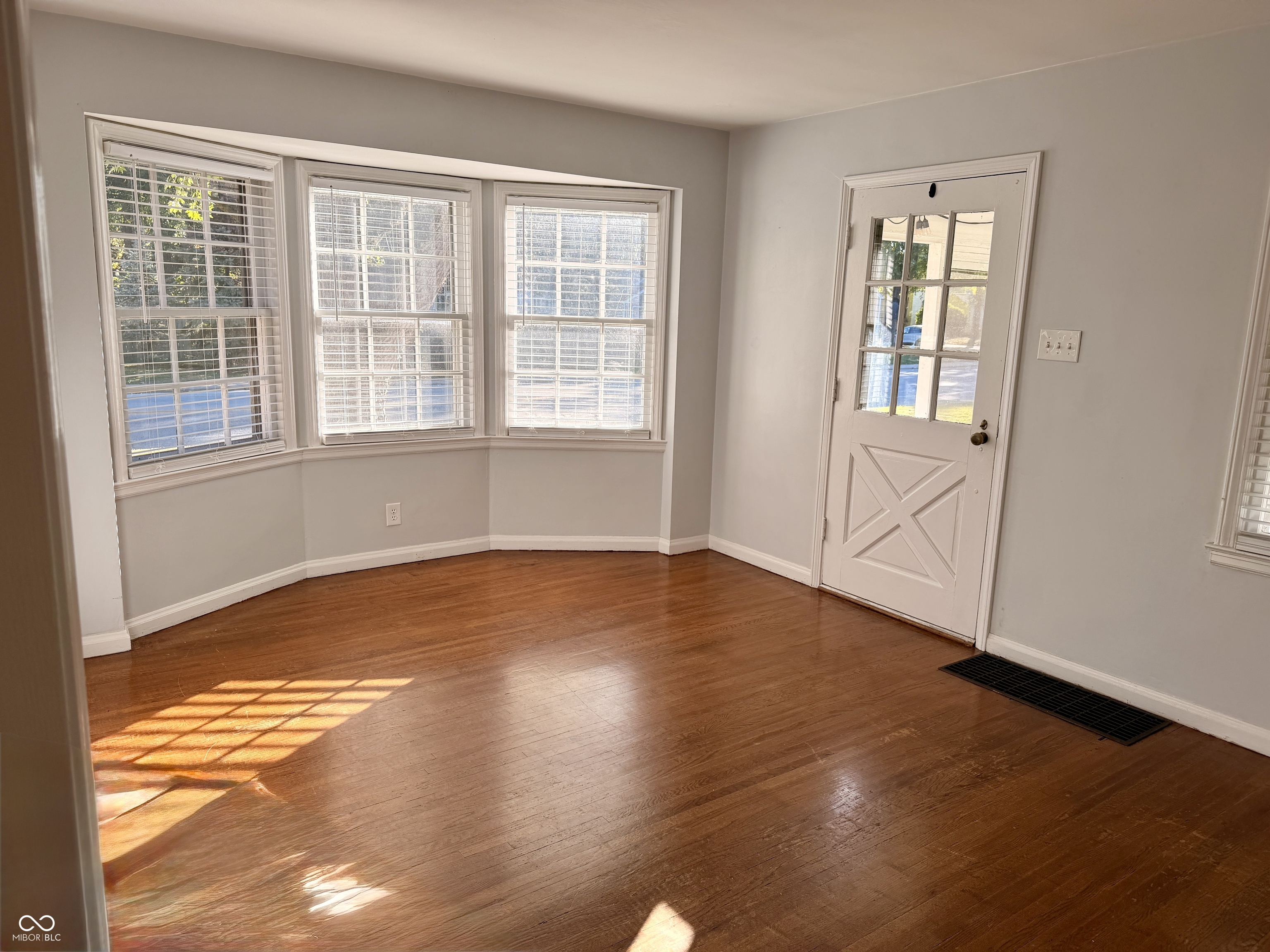 1524 E 54th Street