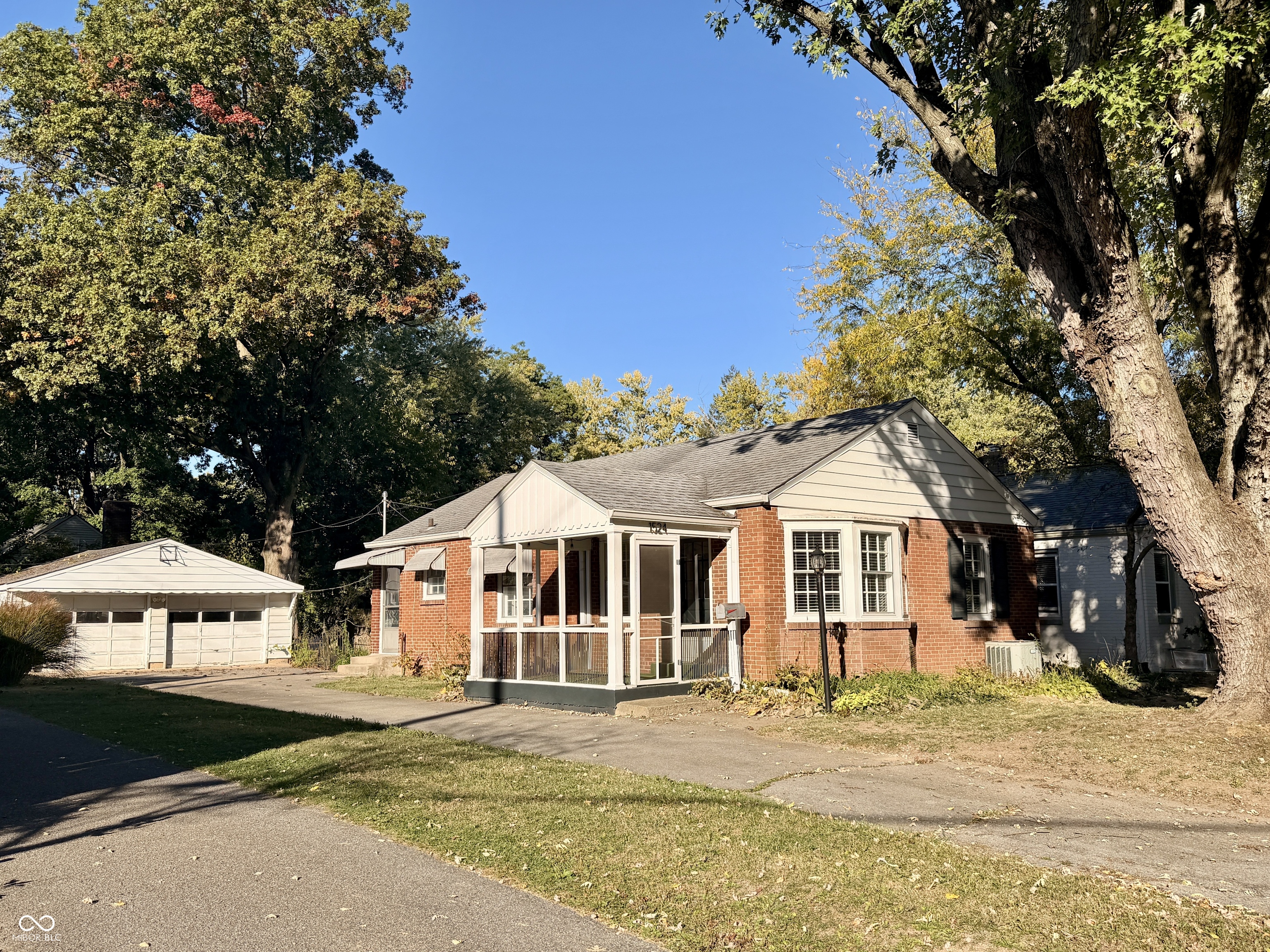 1524 E 54th Street