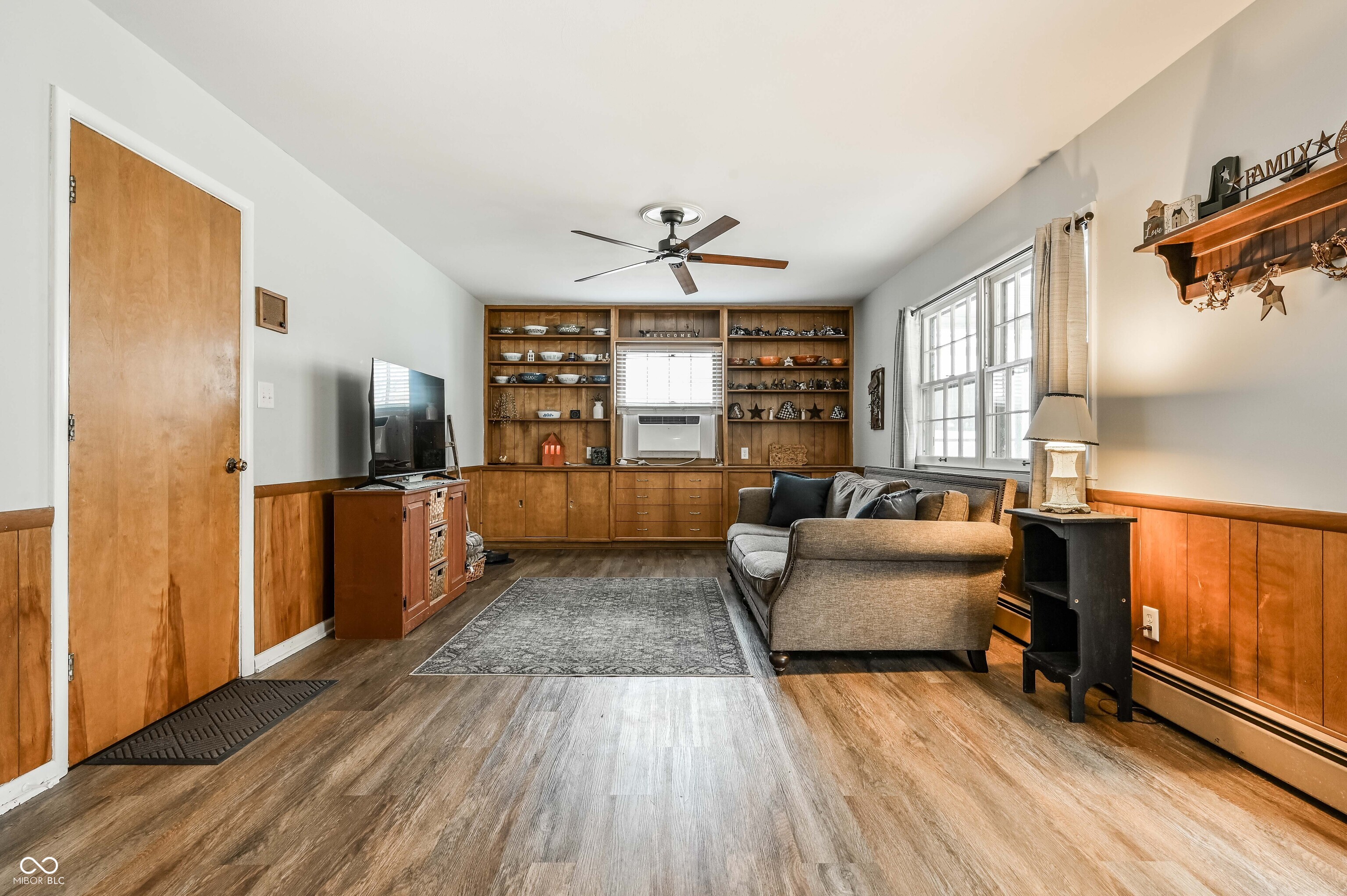 7215 N Oakland Avenue