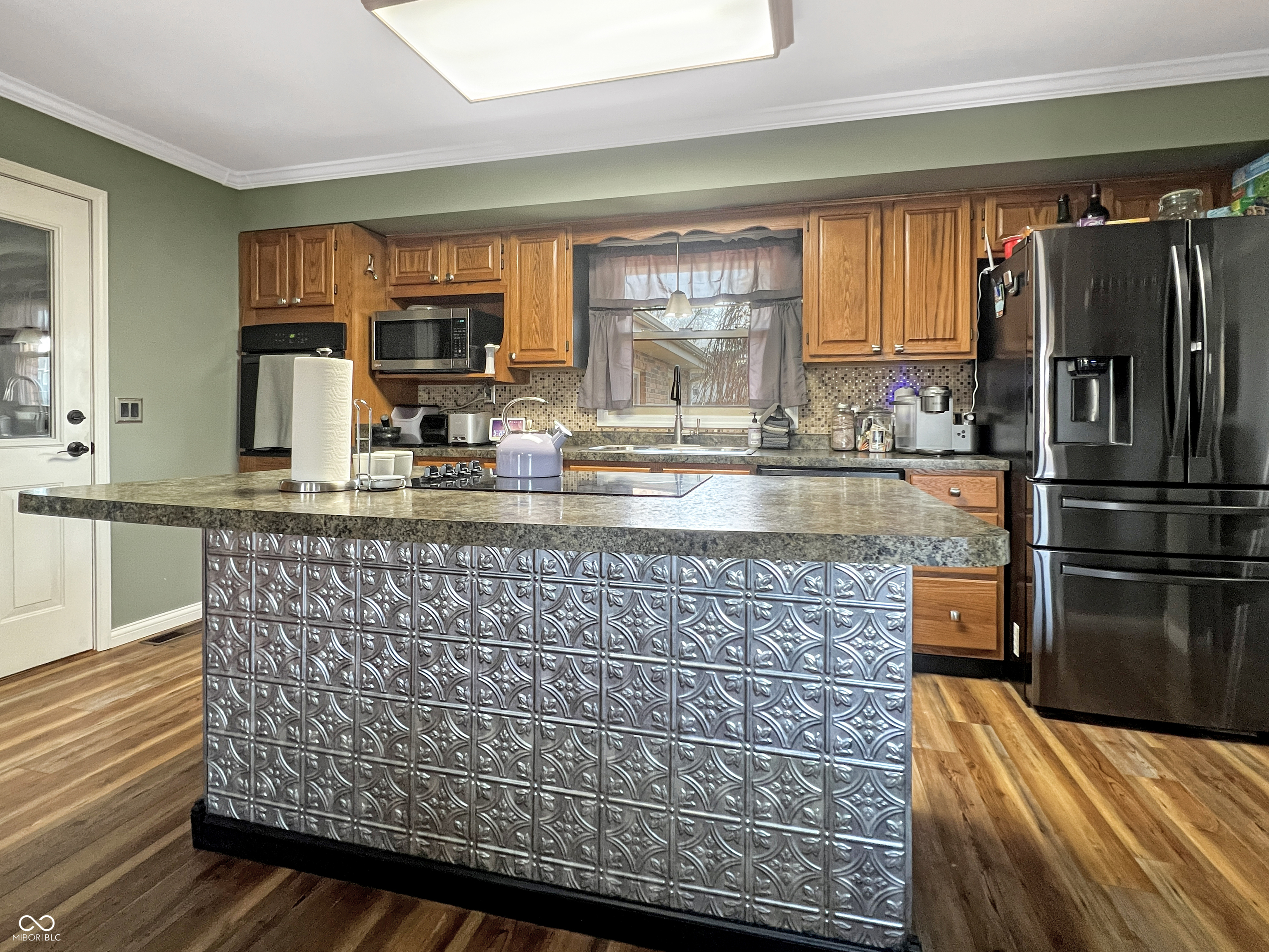 3736 W South Wood Lake Drive