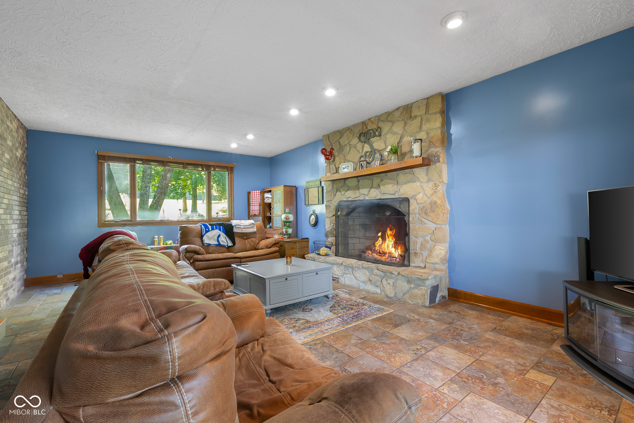 995 E Skyline Drive