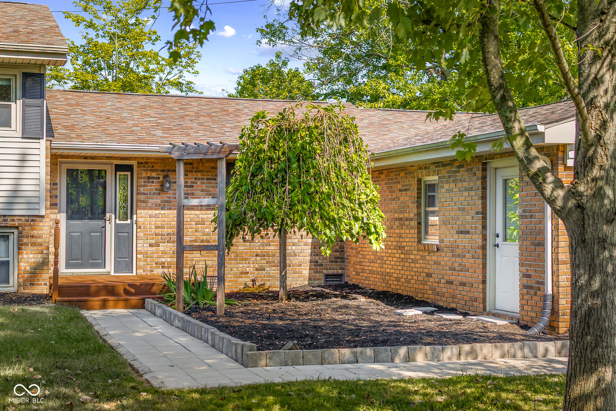 3736 W South Wood Lake Drive