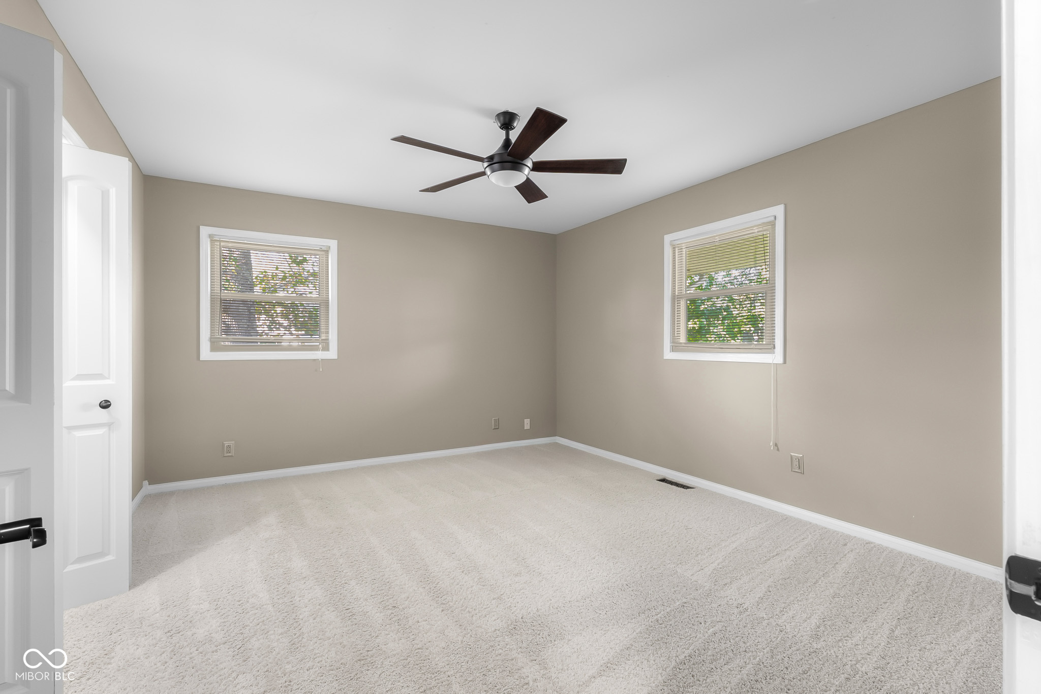 3736 W South Wood Lake Drive