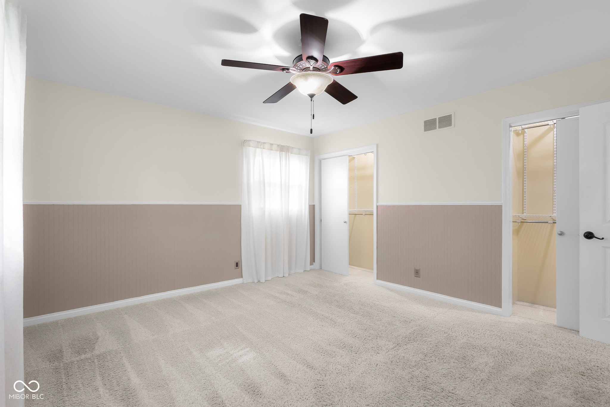 3736 W South Wood Lake Drive